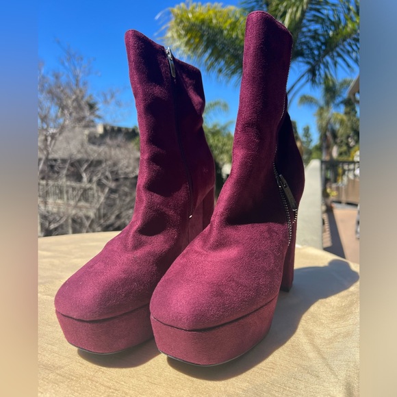 Nine West ankle high- 5” heel boot - Picture 4 of 11